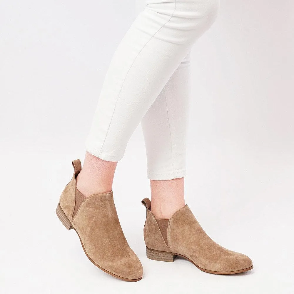 Foe Light Choc Suede Chelsea Boots